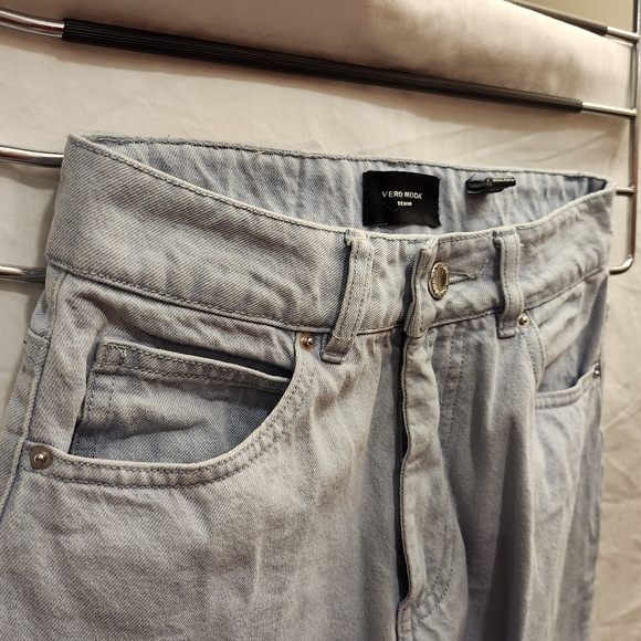 Boutique 1861 | Light Wash Denim | Tapered Highrise, Barrel Leg Jeans - Picture 6 of 7